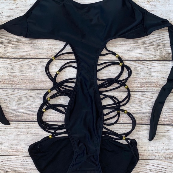 Sexy One Piece - Picture 9 of 11